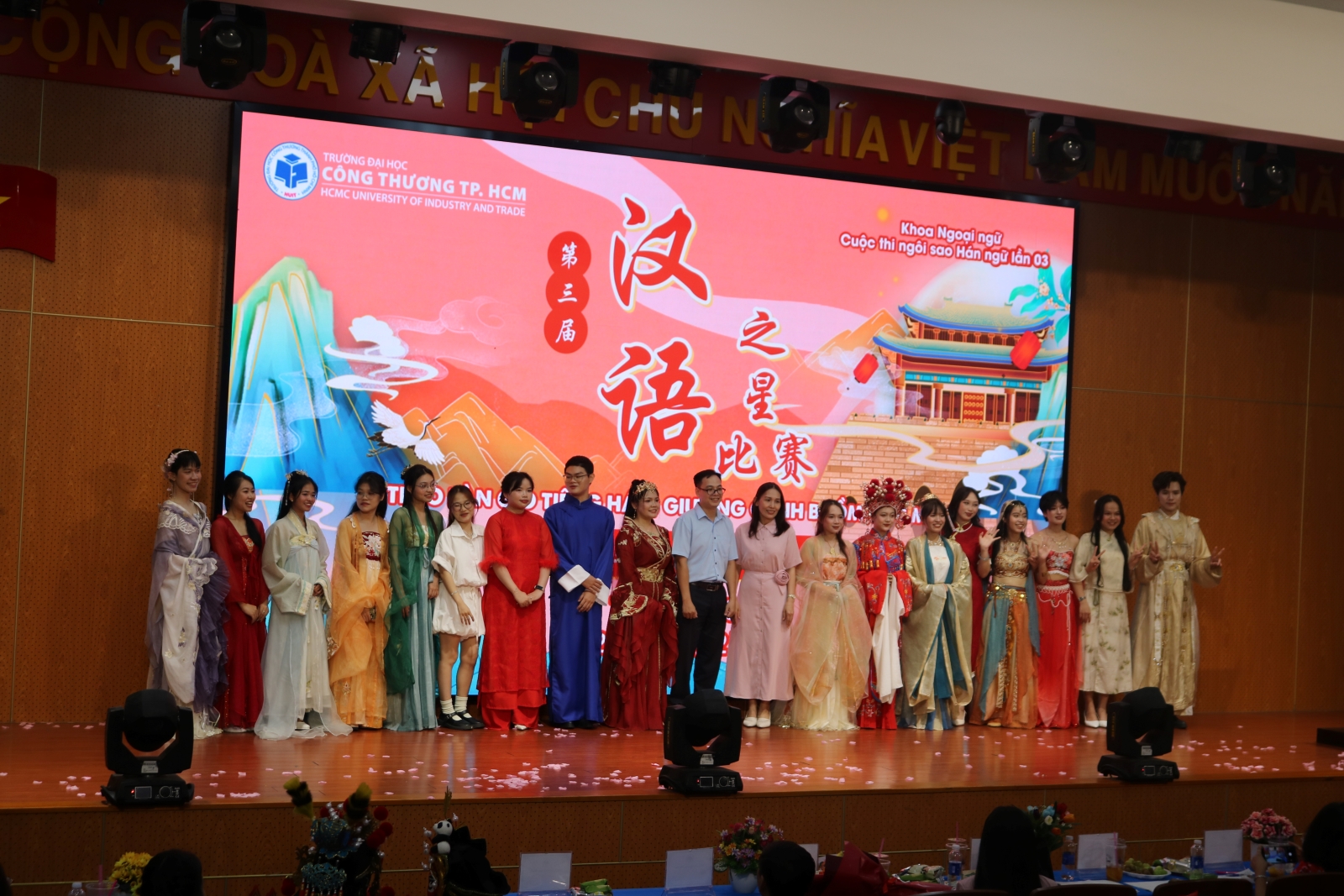 Gần 3000 sinh viên đã tham dự Ngày hội việc làm năm 2020
