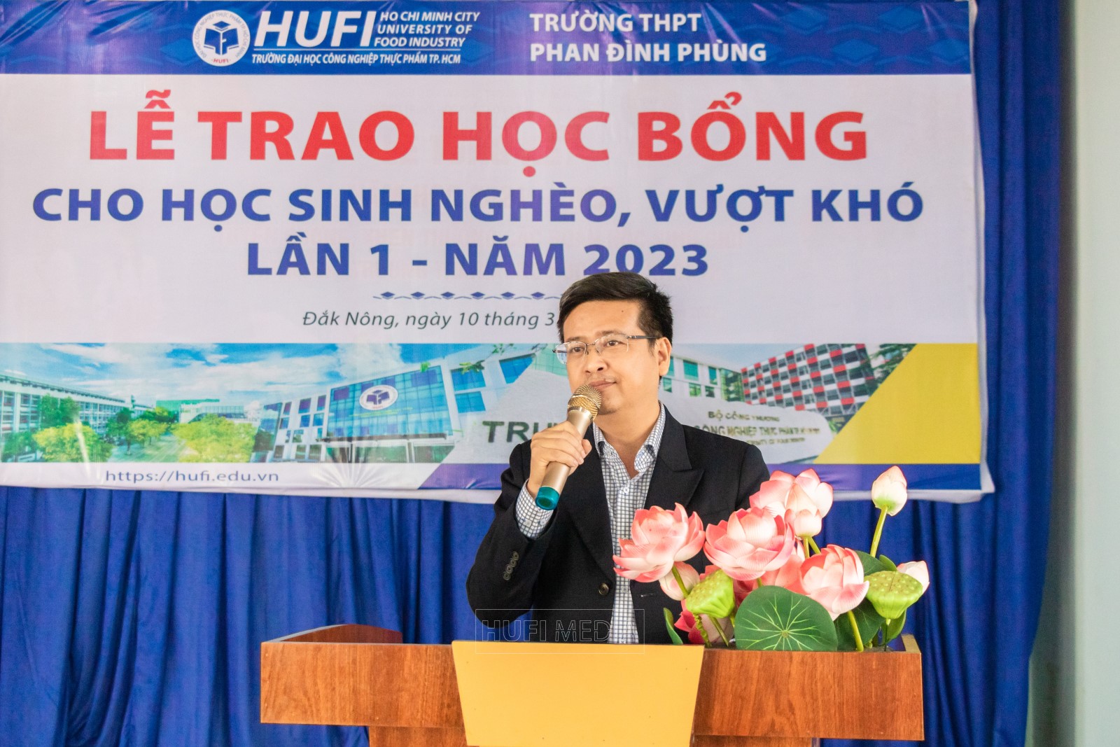 HUFI trao học bổng cho các em học sinh khó khăn, vượt khó tại Trường THPT Phan Đình Phùng, Đắk Nông