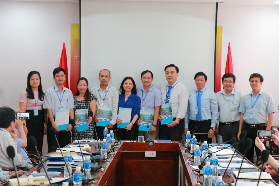 Trường ĐH Công nghiệp Thực phẩm TP.HCM công bố quyết định bổ nhiệm và bổ nhiệm lại lãnh đạo khoa, trung tâm