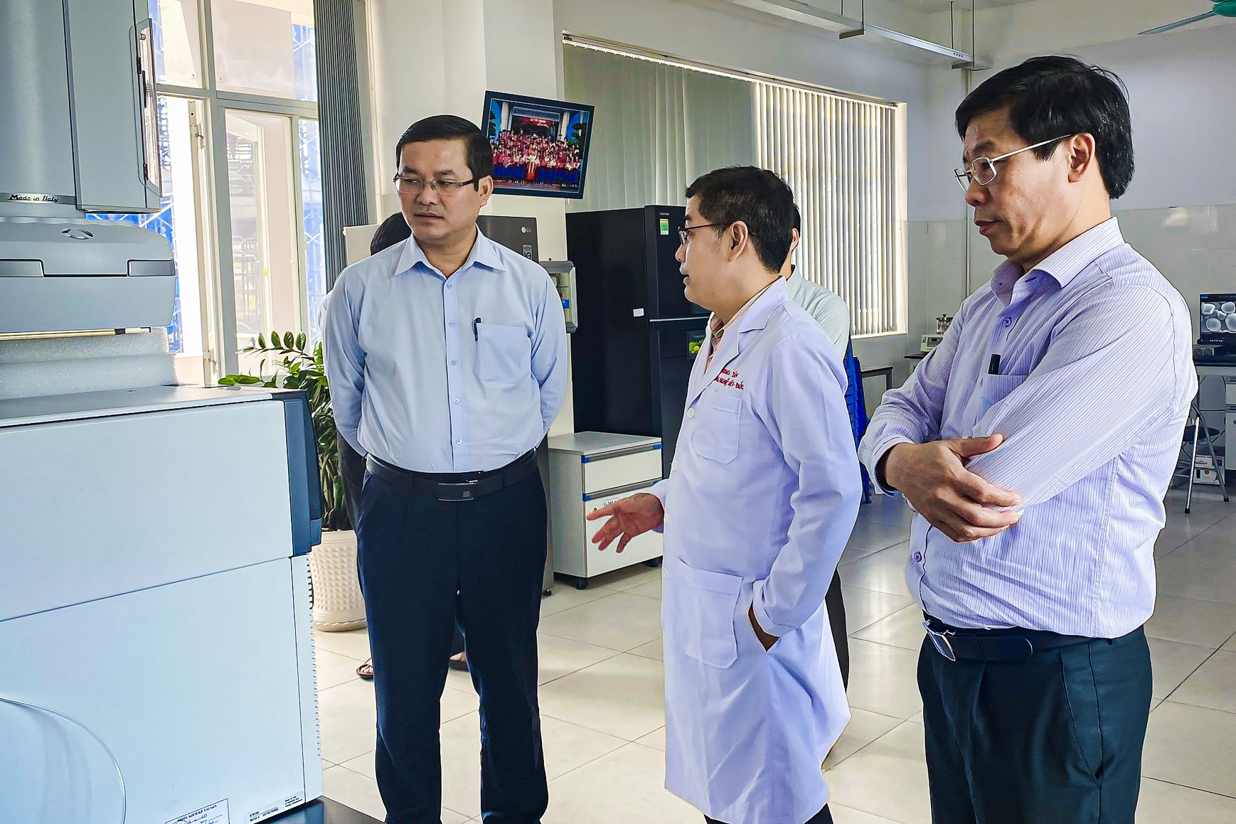 Thứ trưởng Bộ Giáo dục & Đào tạo đến thăm và làm việc với trường Đại học Công nghiệp Thực phẩm TP.HCM