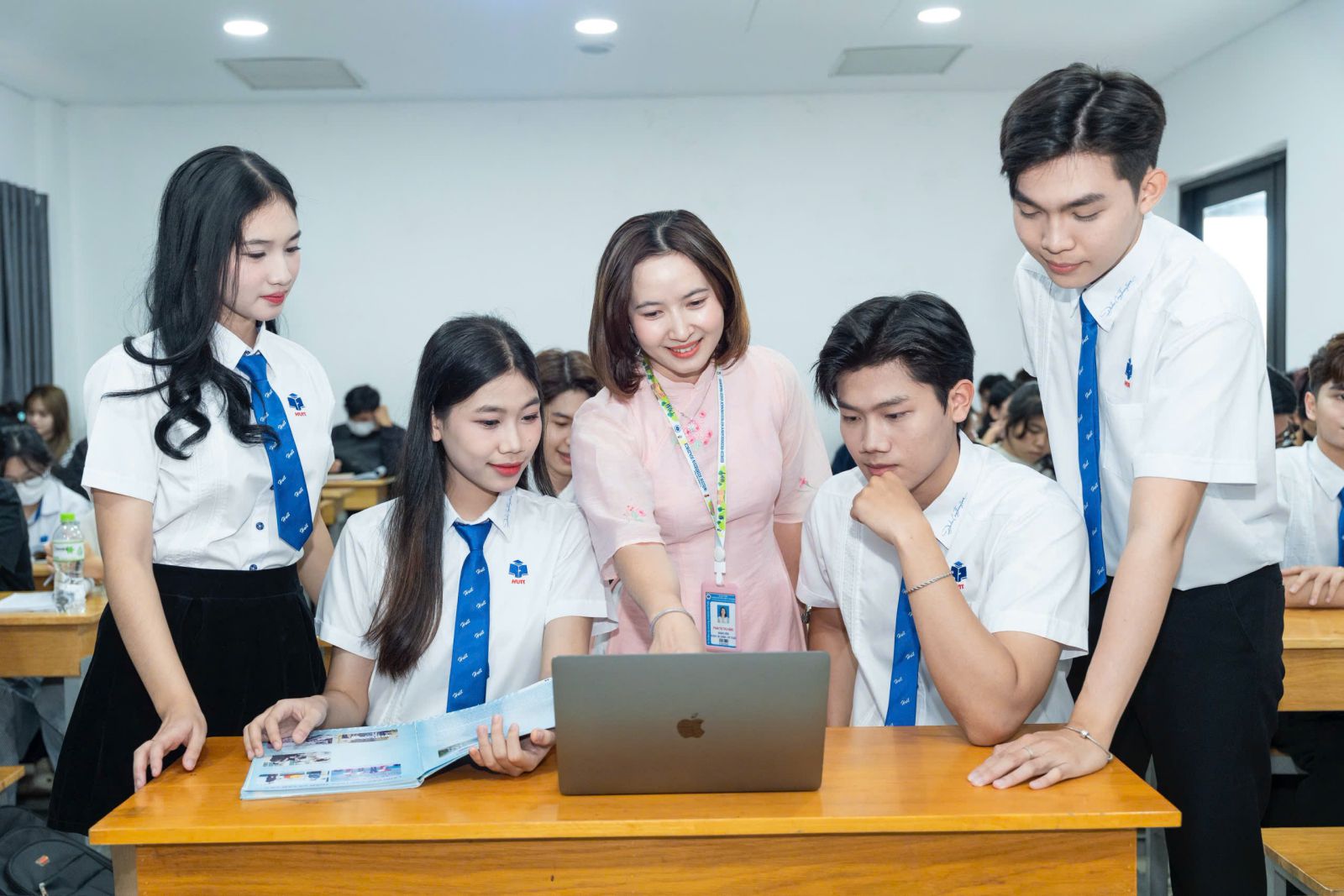 Tiến sĩ Phan Thị Thu Hằng: Cô giáo trẻ “đa-zi-năng” đầy tâm huyết tại trường Đại học Công Thương TP.HCM