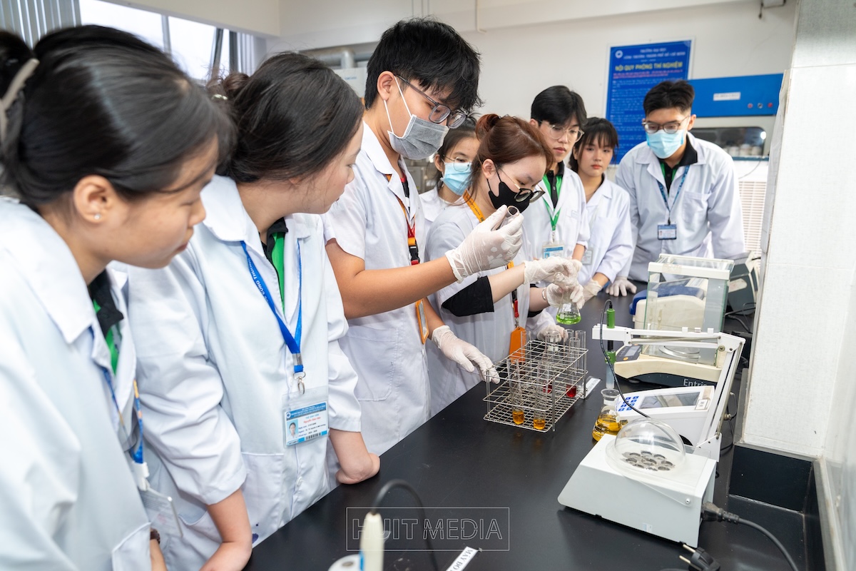 Công nghệ Kỹ thuật Môi trường – Giải pháp xanh cho đô thị, công nghiệp và tương lai bền vững