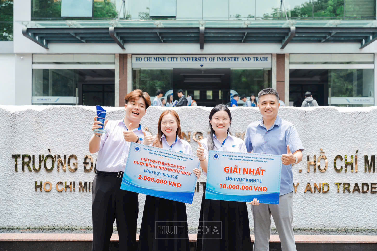 Cô gái Marketing HUIT và hành trình “cháy” hết mình với tuổi trẻ
