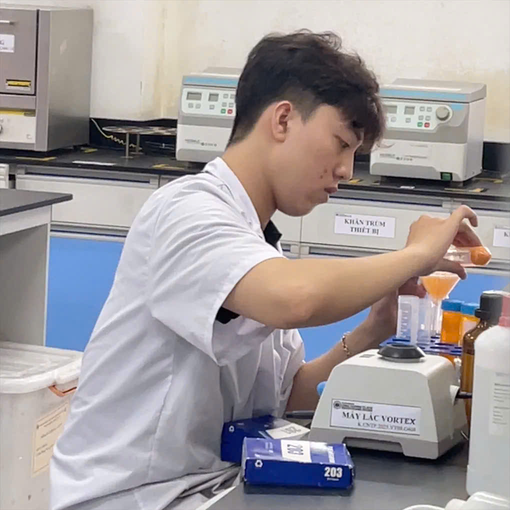 Chàng sinh viên Công nghệ thực phẩm ghi dấu bằng nghiên cứu và bản lĩnh học thuật