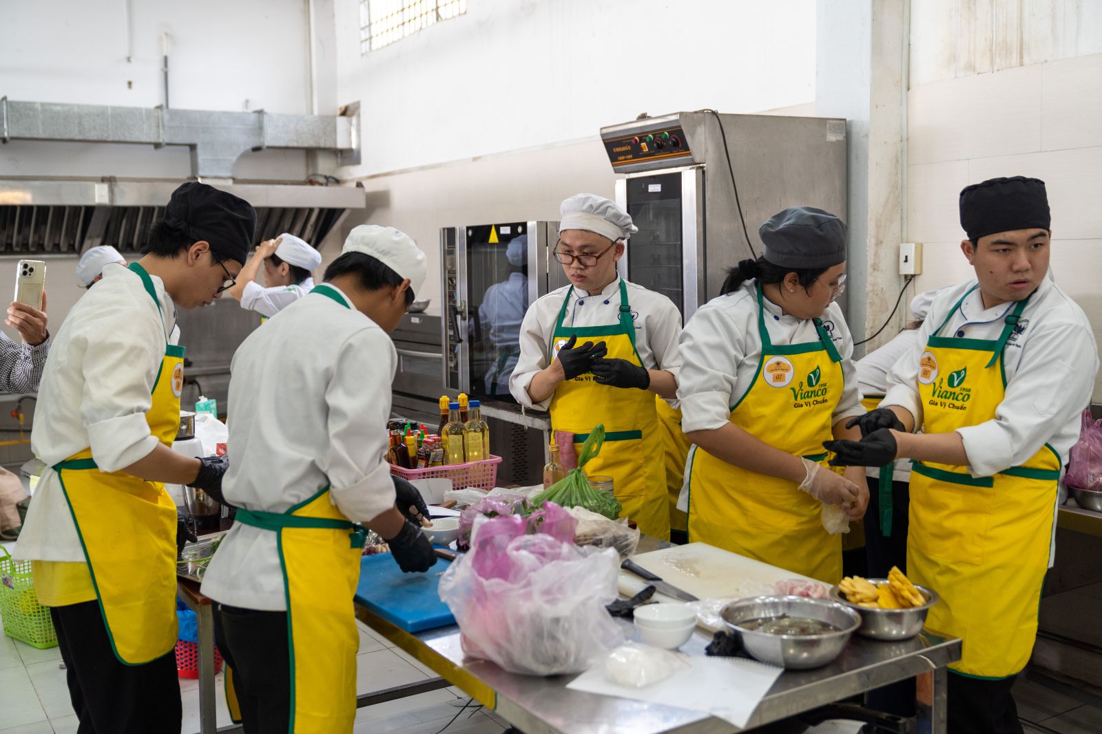Khoa học Chế biến Món ăn – Biến đam mê thành sự nghiệp, biến căn bếp thành thế giới sáng tạo.