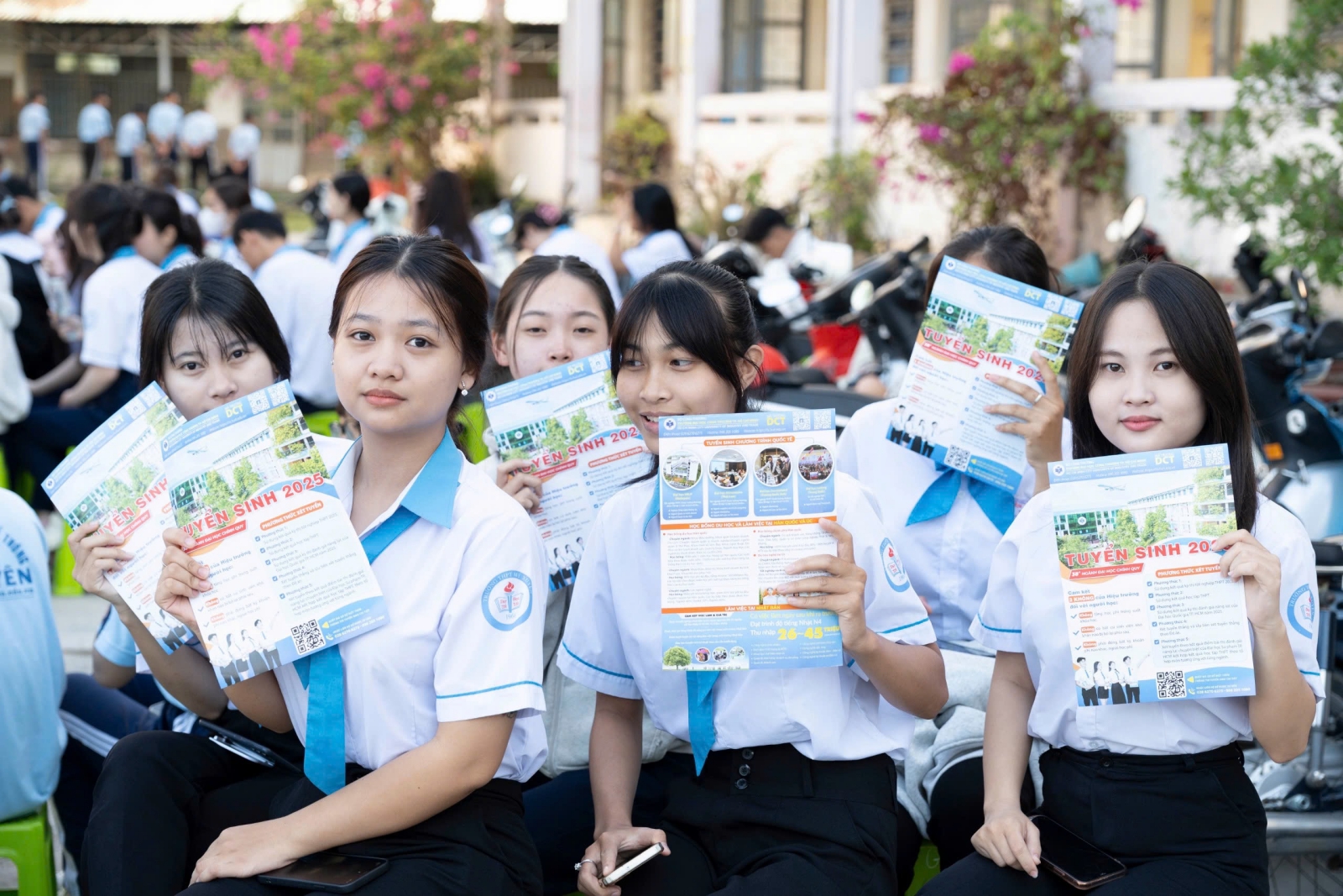 Từ học sinh đến tân sinh viên: Hành trình chọn ngành “xịn mịn” của Gen Z