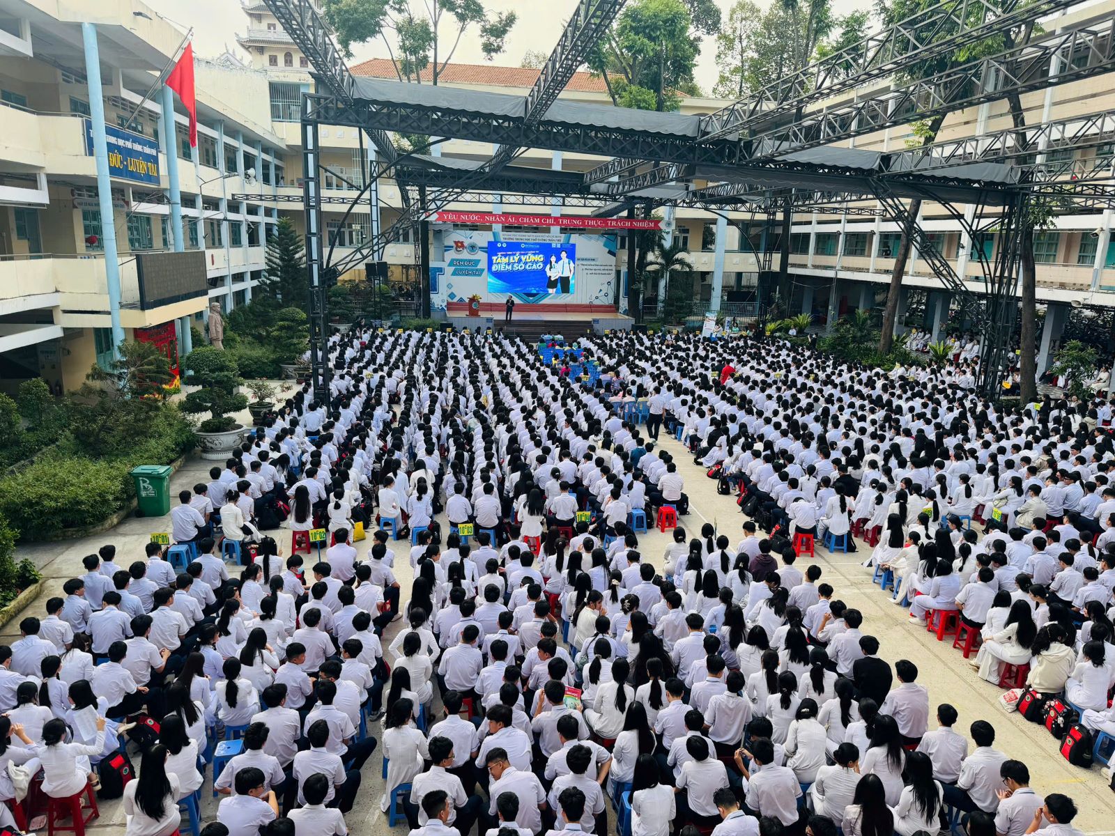 Tư vấn tâm lý, sức khỏe mùa thi: “Tâm lý vững – điểm số cao” đồng hành cùng học sinh lớp 12