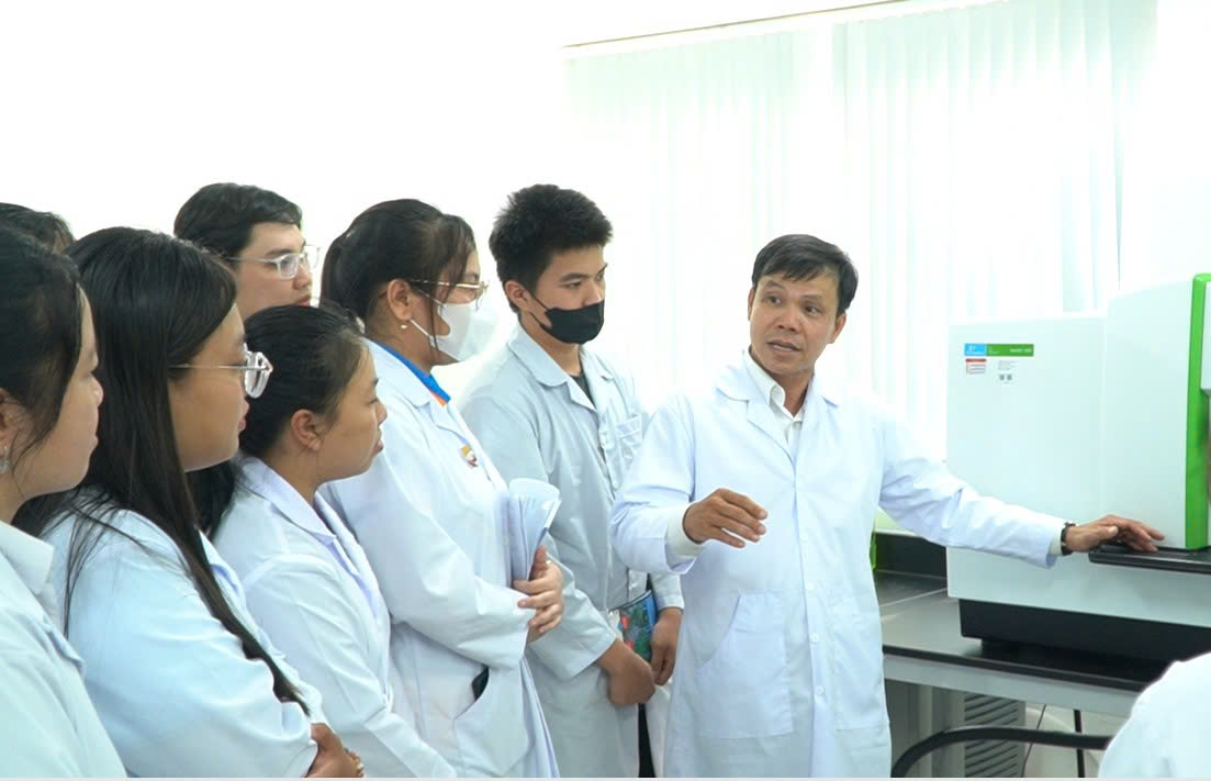 Ngành Công nghệ Vật liệu chạm tay vào tương lai bằng công nghệ và chất riêng.