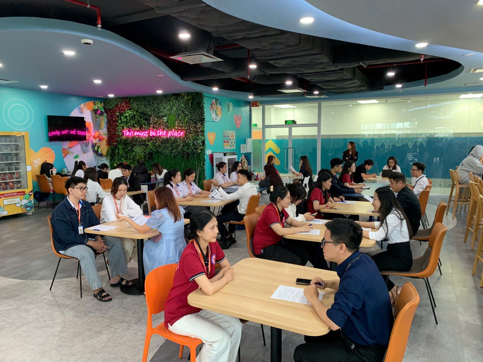 Quản trị Kinh doanh “Bộ não vận hành” của doanh nghiệp thời cạnh tranh số