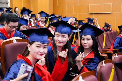 Thông báo về danh sách sinh viên dự kiến tốt nghiệp đợt 2 năm 2021 (cập nhật đến 8h ngày 15.11)