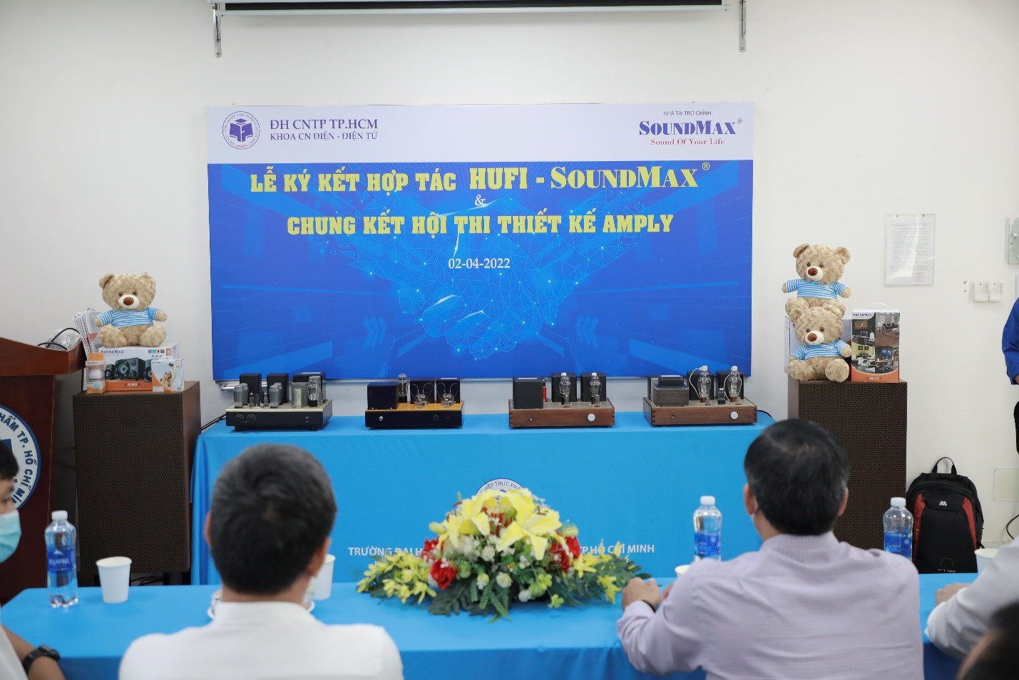 Lễ ký kết thỏa thuận hợp tác giữa HUFI với CTY TNHH Đầu Tư Công Nghệ Âm Thanh Triệu Gia (SOUNDMAX) và Chung kết Hội Thi Thiết Kế AMPLY