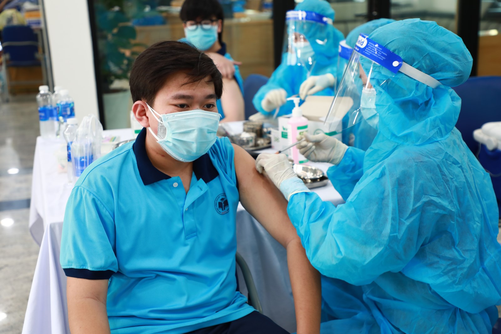 hình ảnh ghi nhận tại điểm tiêm vắc xin trường Đại học Công nghiệp Thực phẩm TP.HCM  vào ngày 29-10