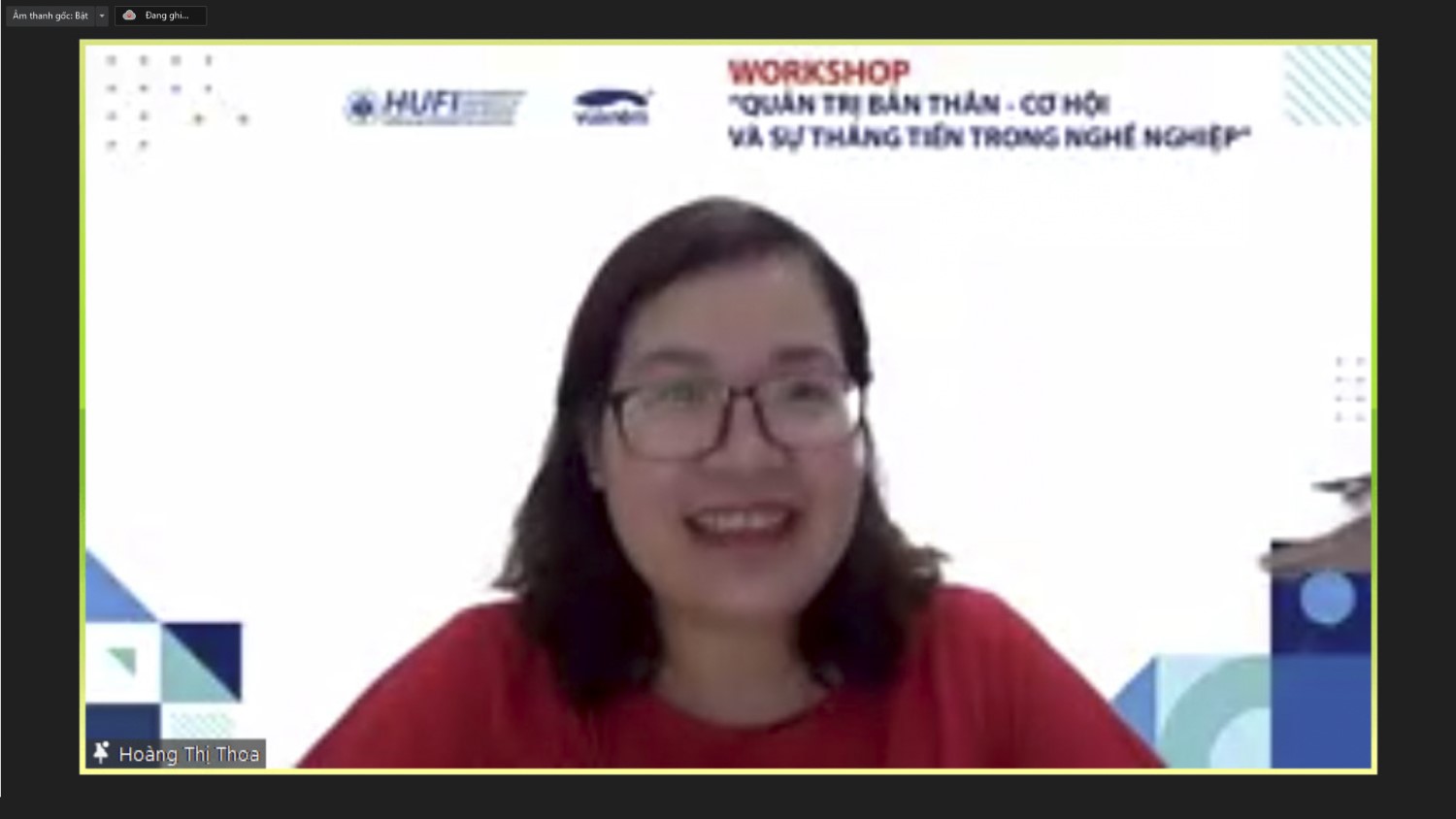 Ths. Hoàng Thị Thoa – PGĐ TT Tuyển sinh và Truyền thông phát biểu khai mạc.